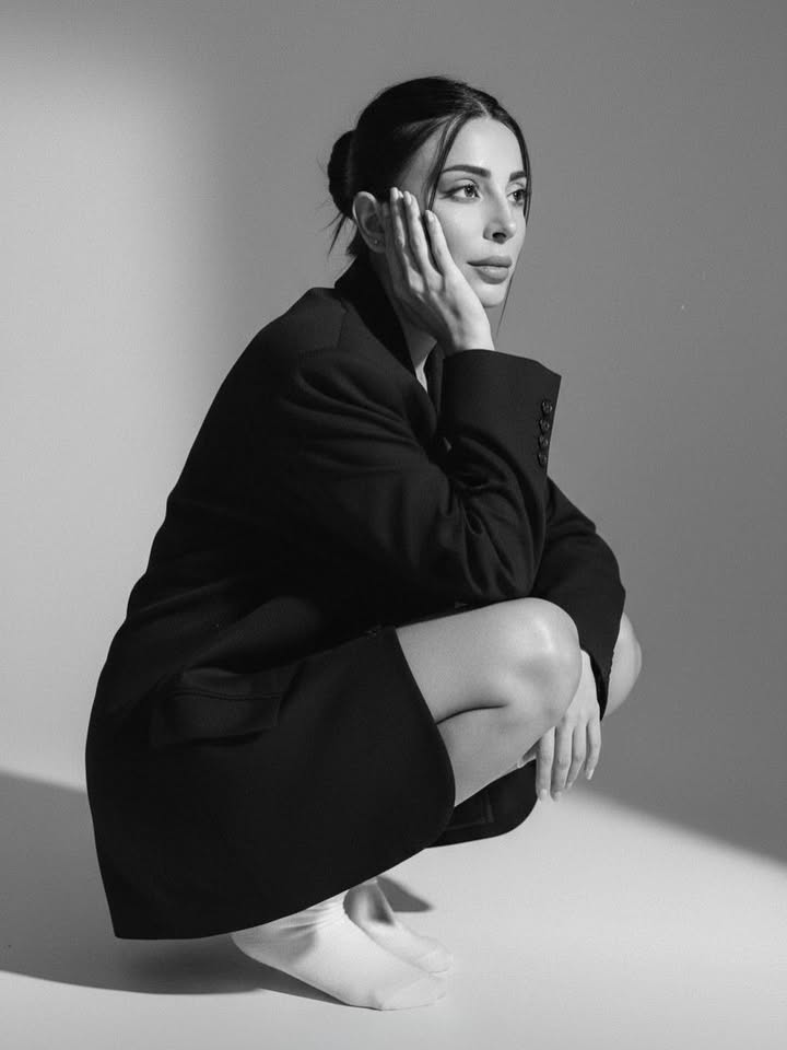 Գարնանային դեֆիլե — SHE